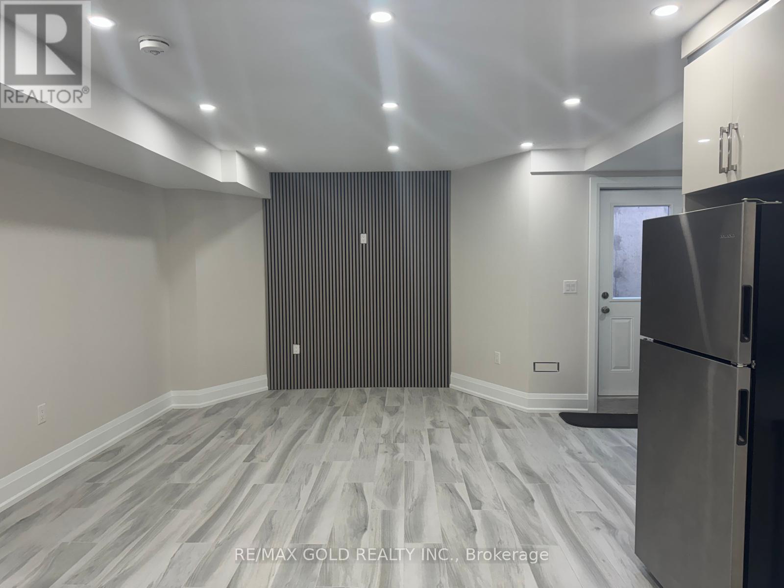 18 Observatory Crescent, Brampton, Ontario  L6P 4H9 - Photo 2 - W12635126