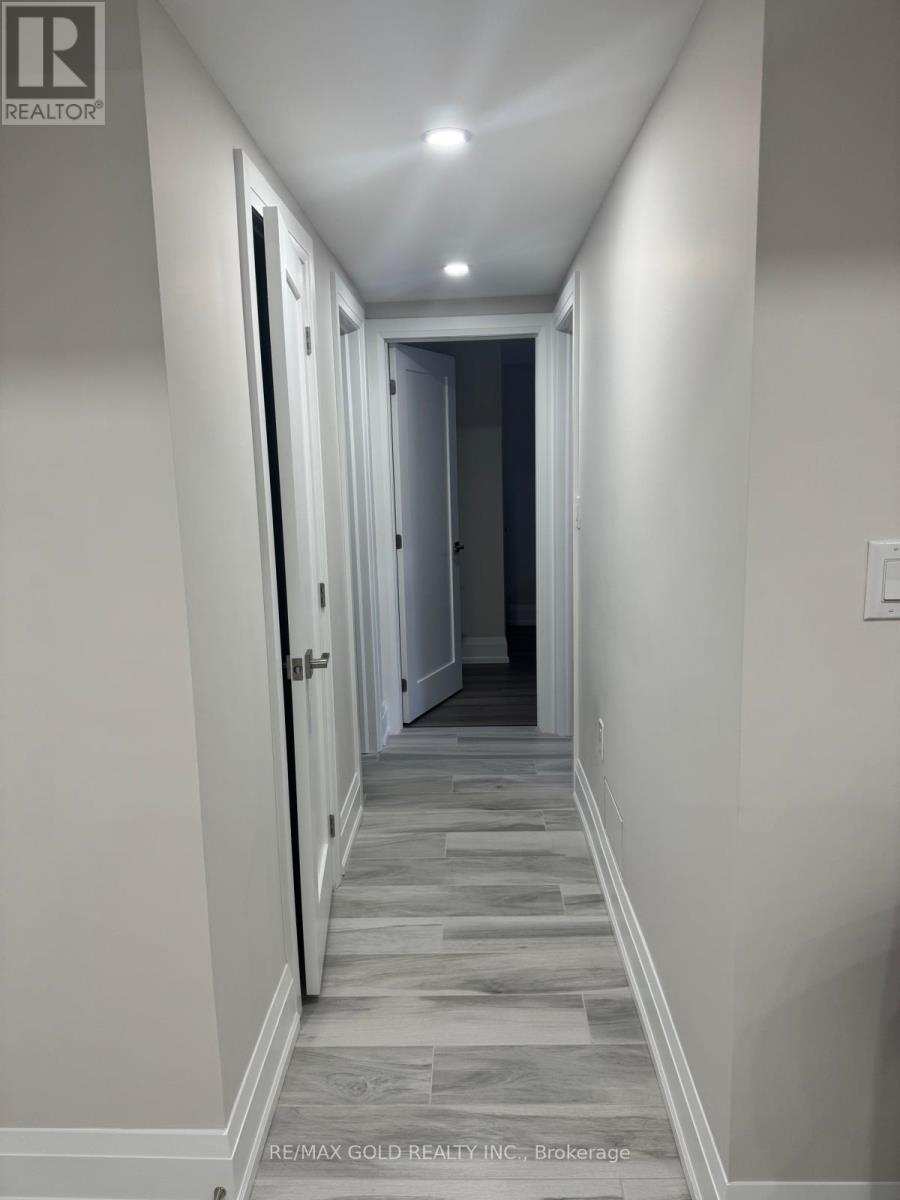 18 Observatory Crescent, Brampton, Ontario  L6P 4H9 - Photo 4 - W12635126