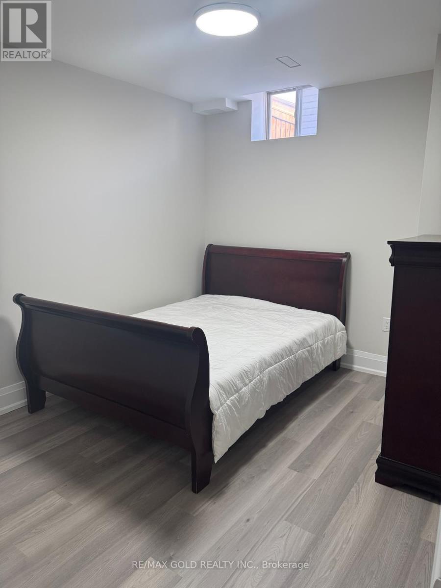 18 Observatory Crescent, Brampton, Ontario  L6P 4H9 - Photo 7 - W12635126