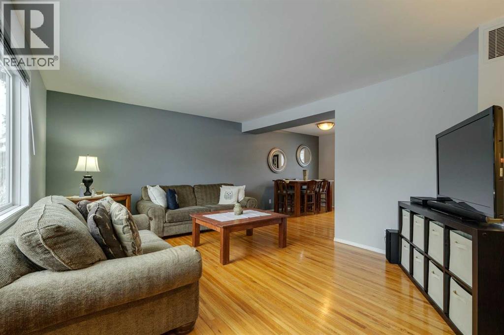 681 Regal Park Ne, Calgary, Alberta  T2E 0S6 - Photo 4 - A2274274