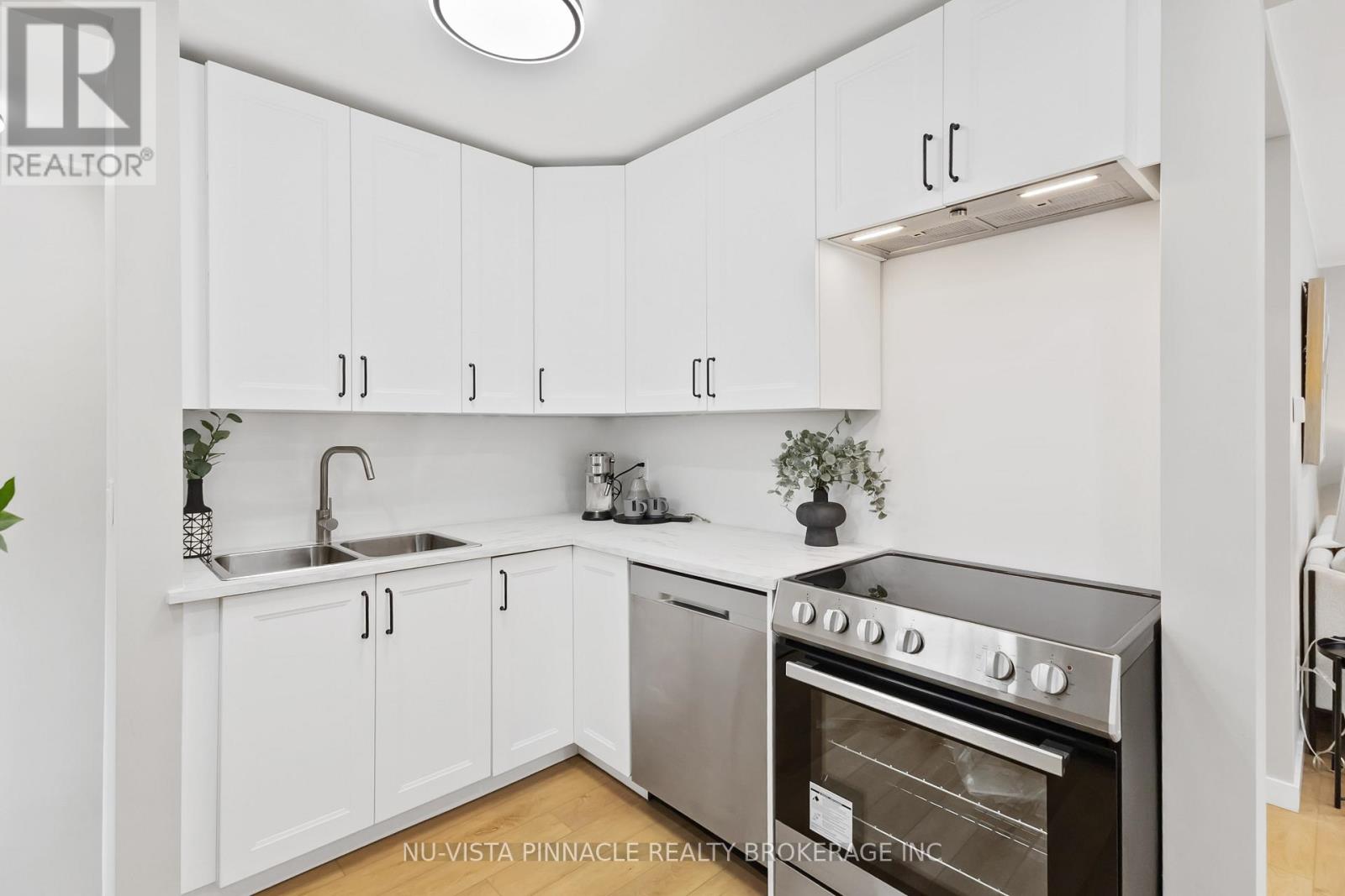 1840 Royal Crescent W, London East, Ontario  N5W 2A8 - Photo 10 - X12635156