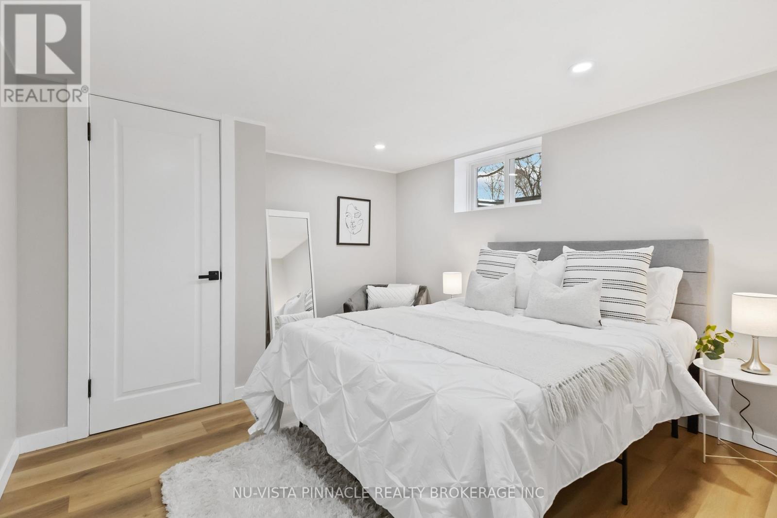 1840 Royal Crescent W, London East, Ontario  N5W 2A8 - Photo 3 - X12635156