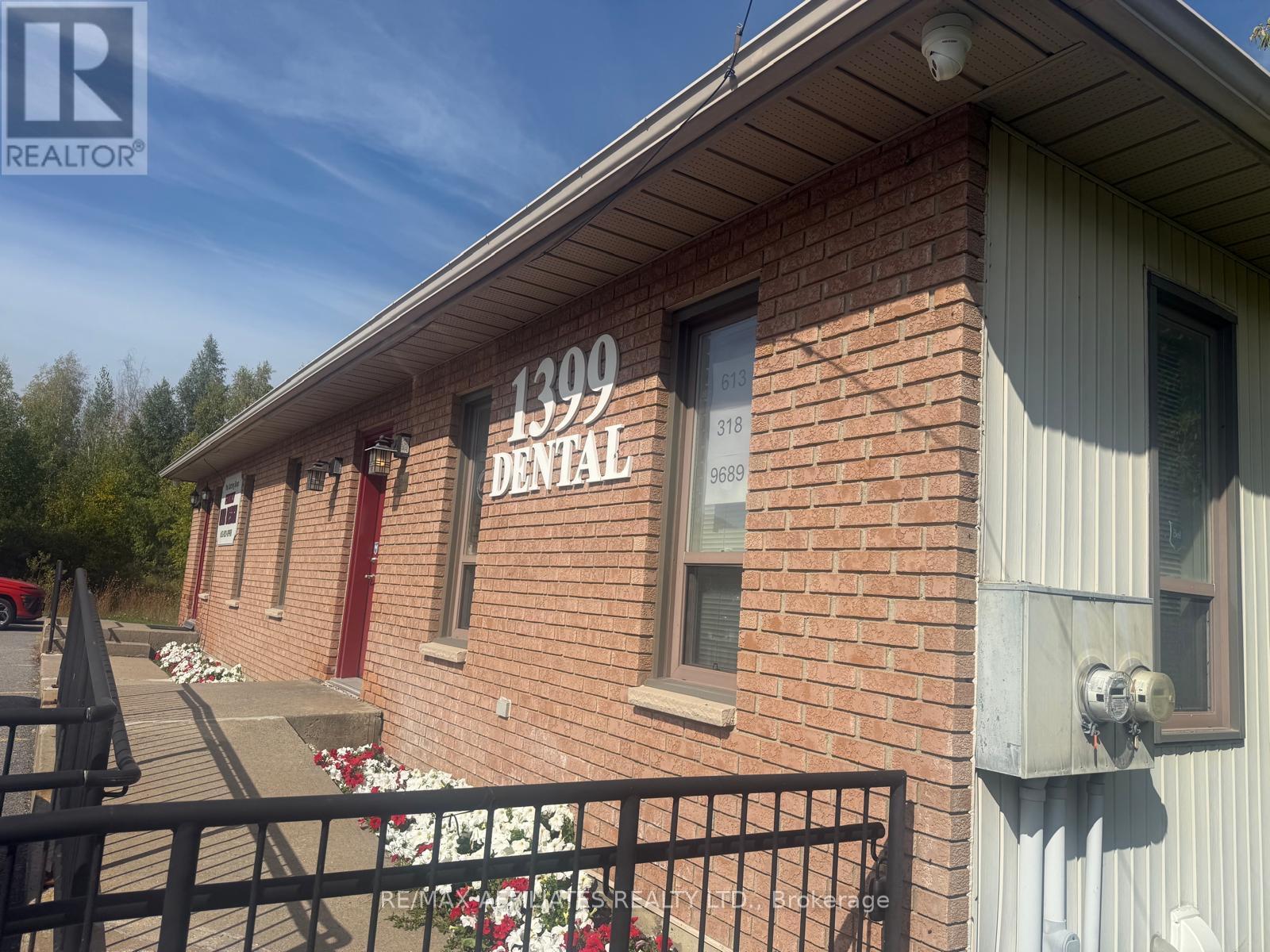 1399 Ellsworth Lane, Ottawa, Ontario  K4P 1N3 - Photo 2 - X12635182