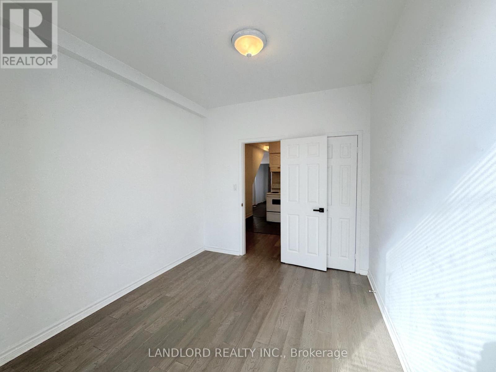 Main - 130 Baldwin Street, Toronto, Ontario  M5T 1L6 - Photo 6 - C12448027
