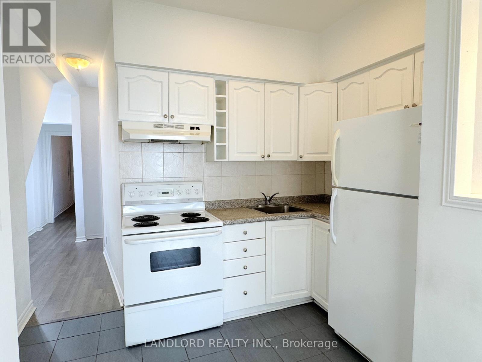 Main - 130 Baldwin Street, Toronto, Ontario  M5T 1L6 - Photo 2 - C12448027