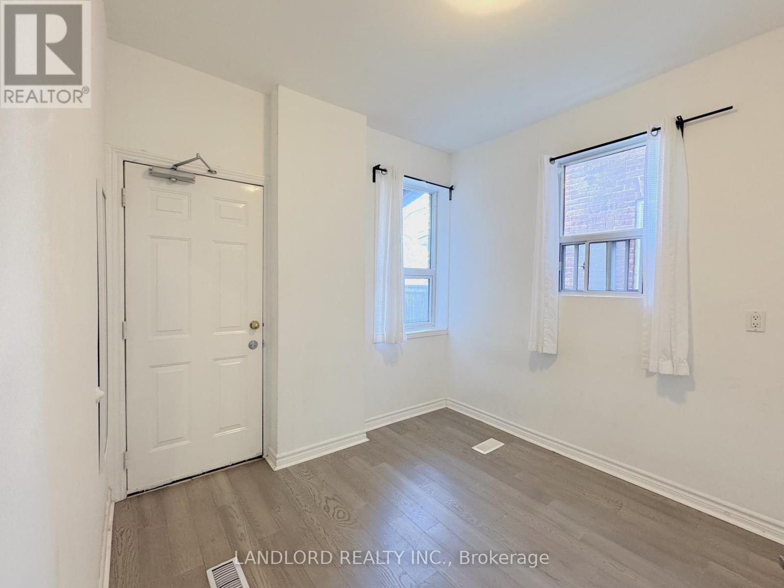 Main - 130 Baldwin Street, Toronto, Ontario  M5T 1L6 - Photo 11 - C12448027