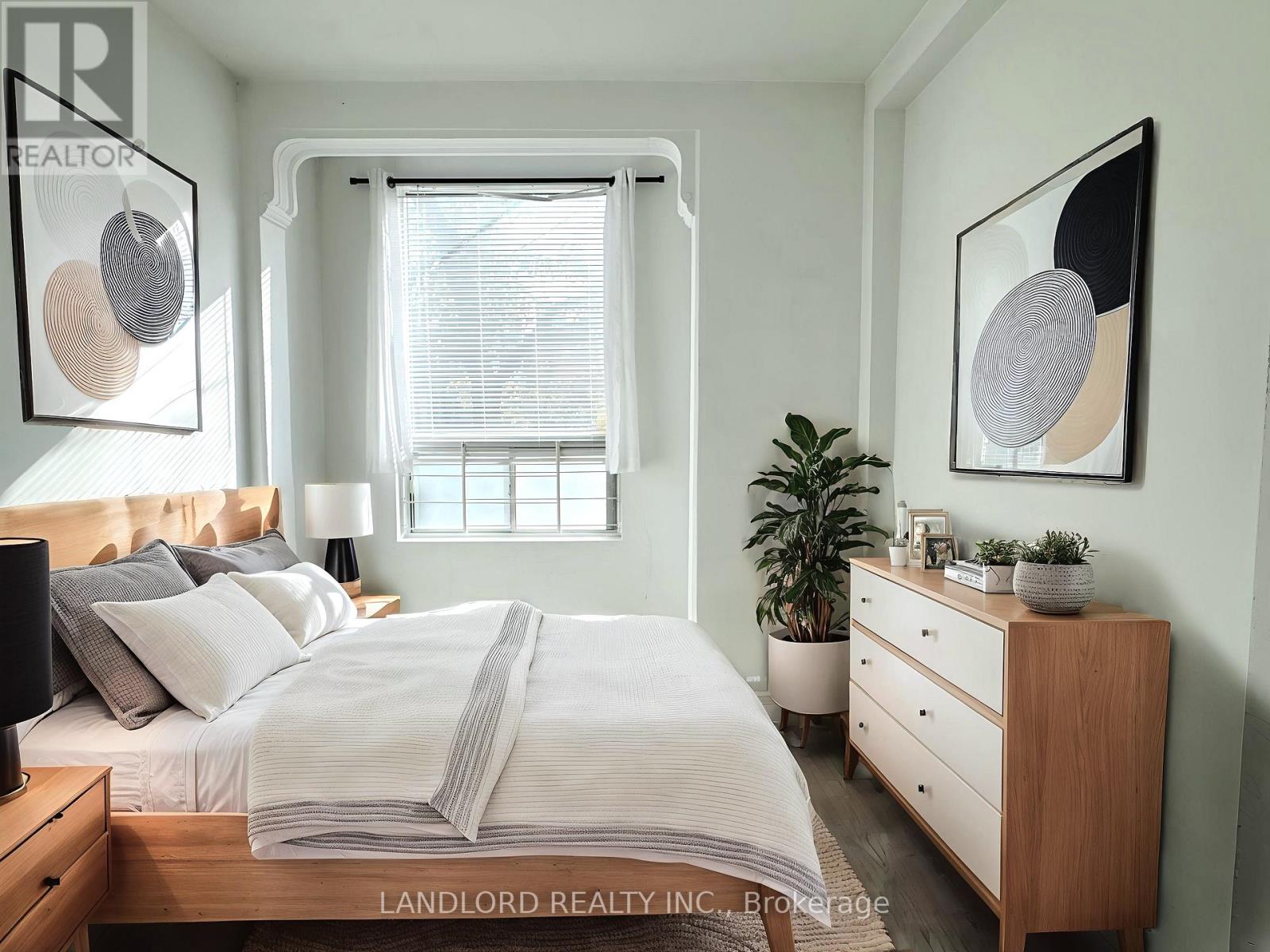 Main - 130 Baldwin Street, Toronto, Ontario  M5T 1L6 - Photo 4 - C12448027