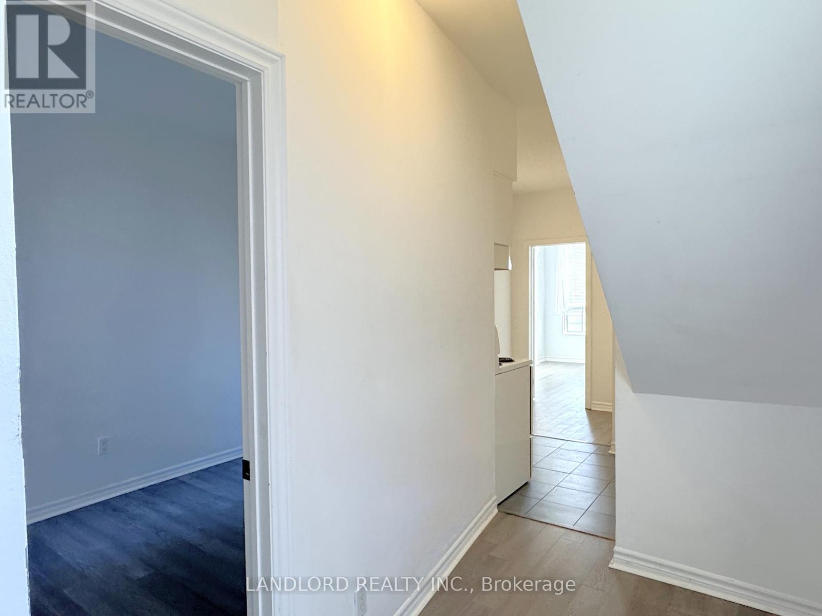 Main - 130 Baldwin Street, Toronto, Ontario  M5T 1L6 - Photo 7 - C12448027