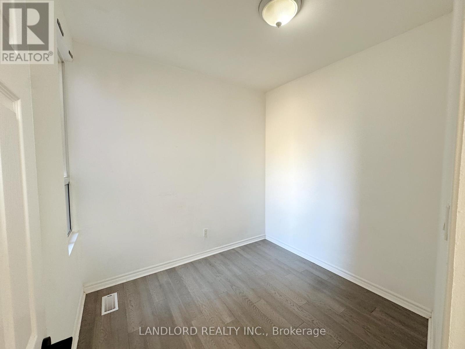 Main - 130 Baldwin Street, Toronto, Ontario  M5T 1L6 - Photo 9 - C12448027