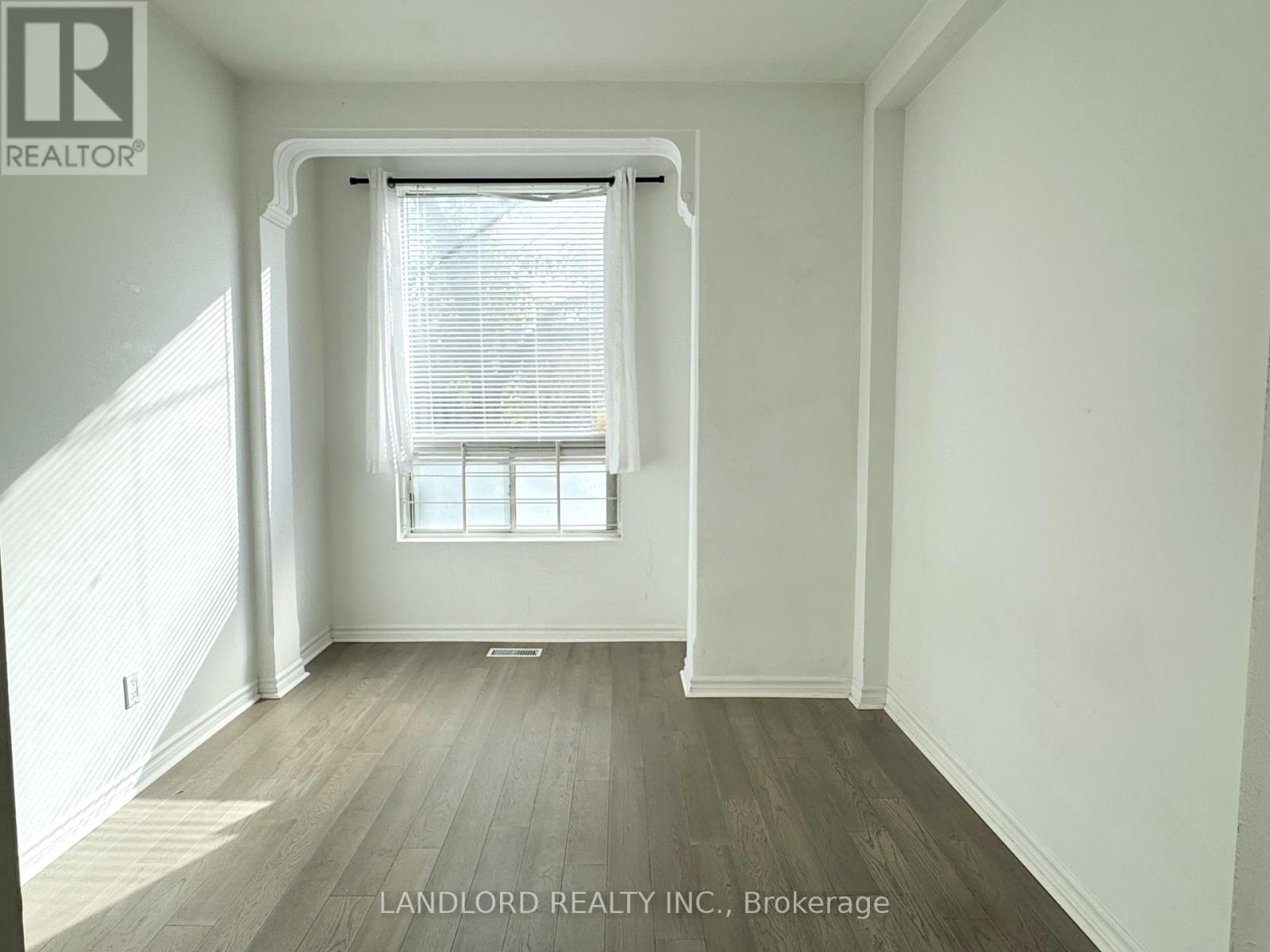 Main - 130 Baldwin Street, Toronto, Ontario  M5T 1L6 - Photo 5 - C12448027