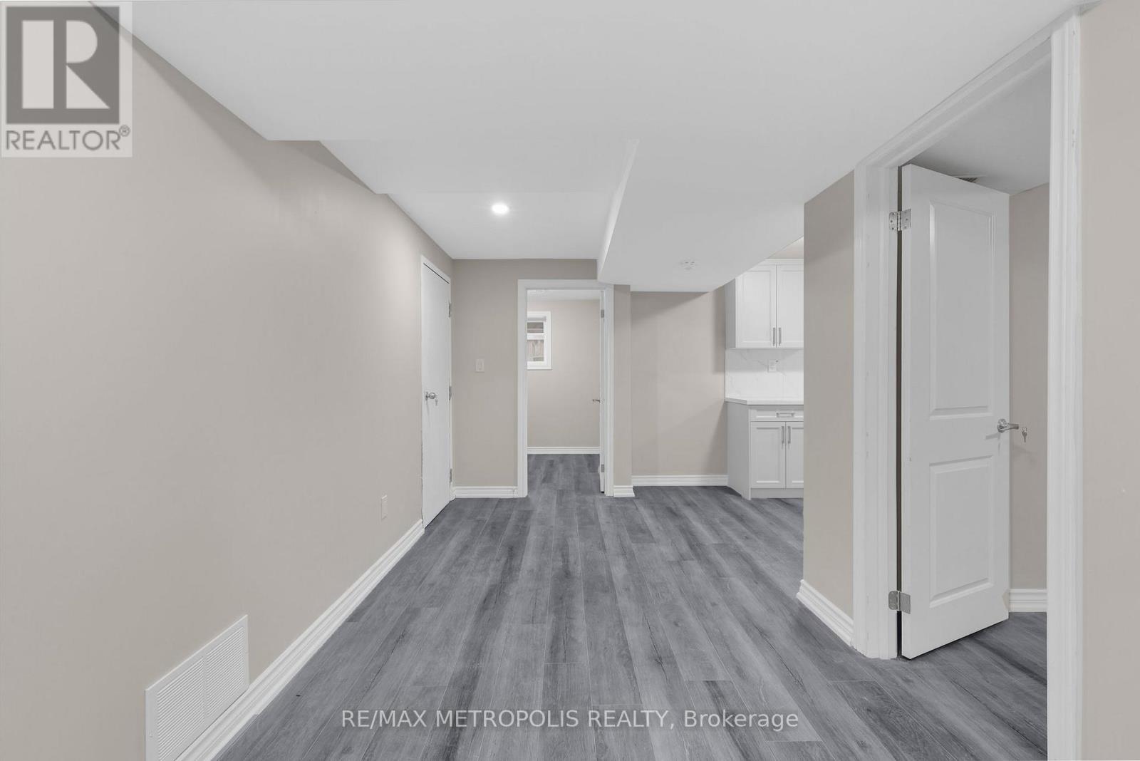 Bsmt - 161 Windfields Farm Drive W, Oshawa (Windfields), Ontario  L1H 7K4 - Photo 2 - E12635134