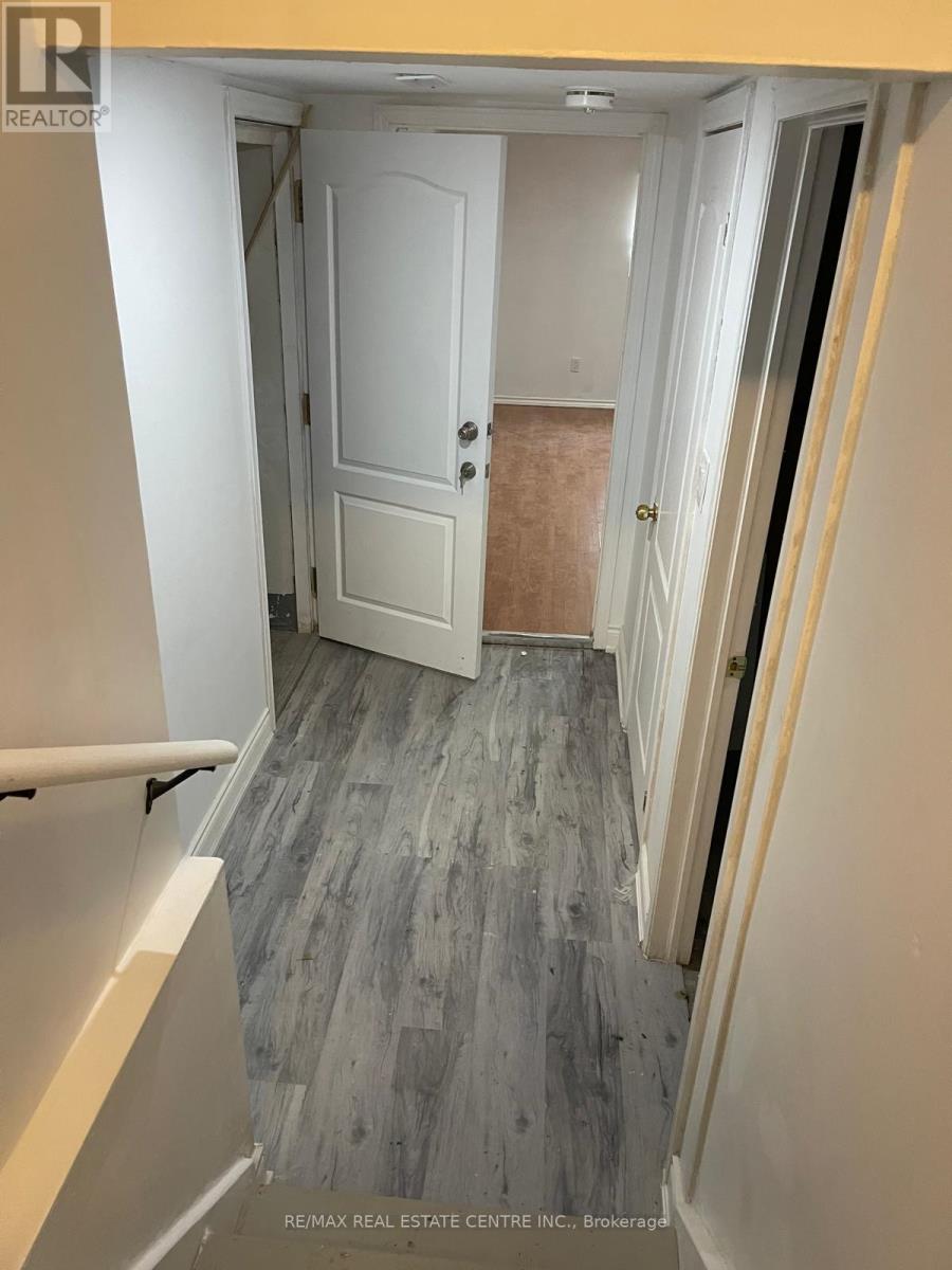 108 Mill Street N, Brampton, Ontario  L6X 2N9 - Photo 3 - W12635142