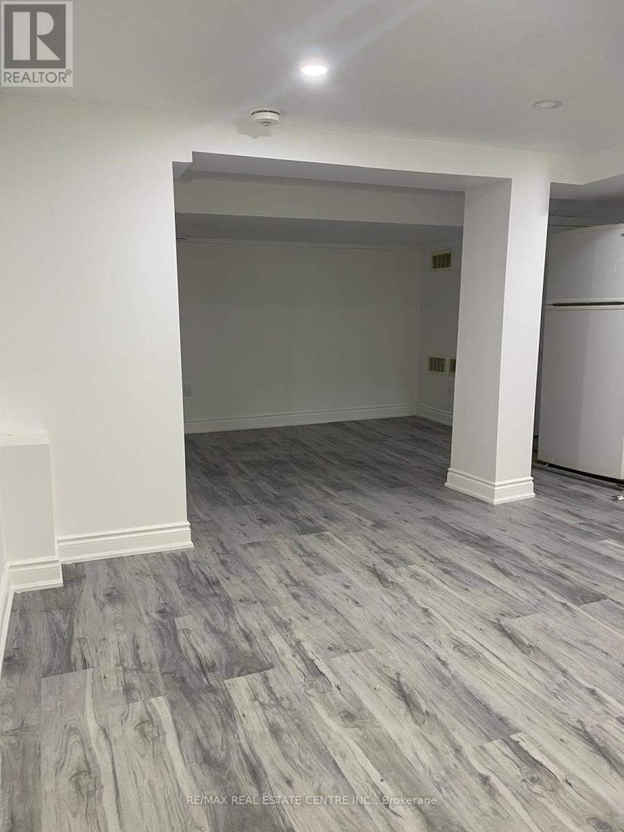 108 Mill Street N, Brampton, Ontario  L6X 2N9 - Photo 4 - W12635142