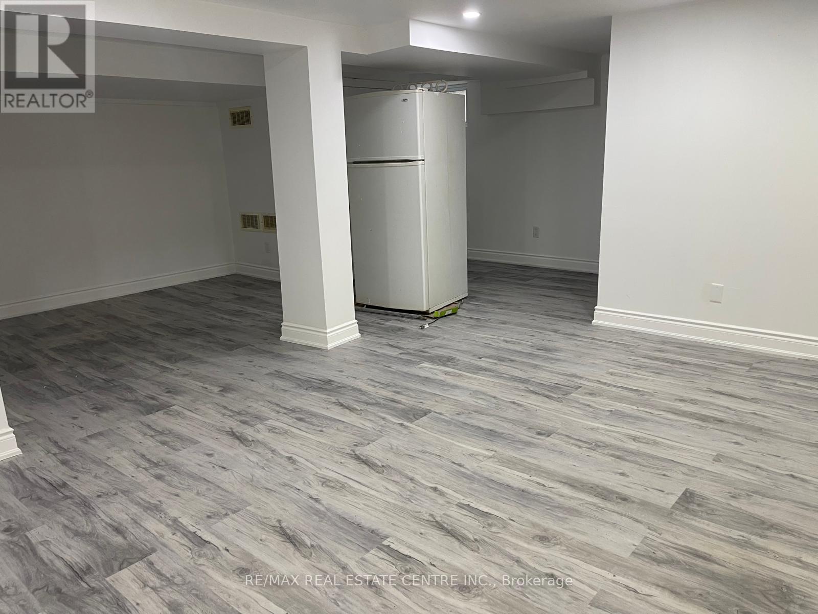 108 Mill Street N, Brampton, Ontario  L6X 2N9 - Photo 5 - W12635142