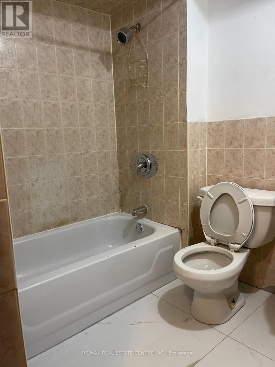 108 Mill Street N, Brampton, Ontario  L6X 2N9 - Photo 9 - W12635142