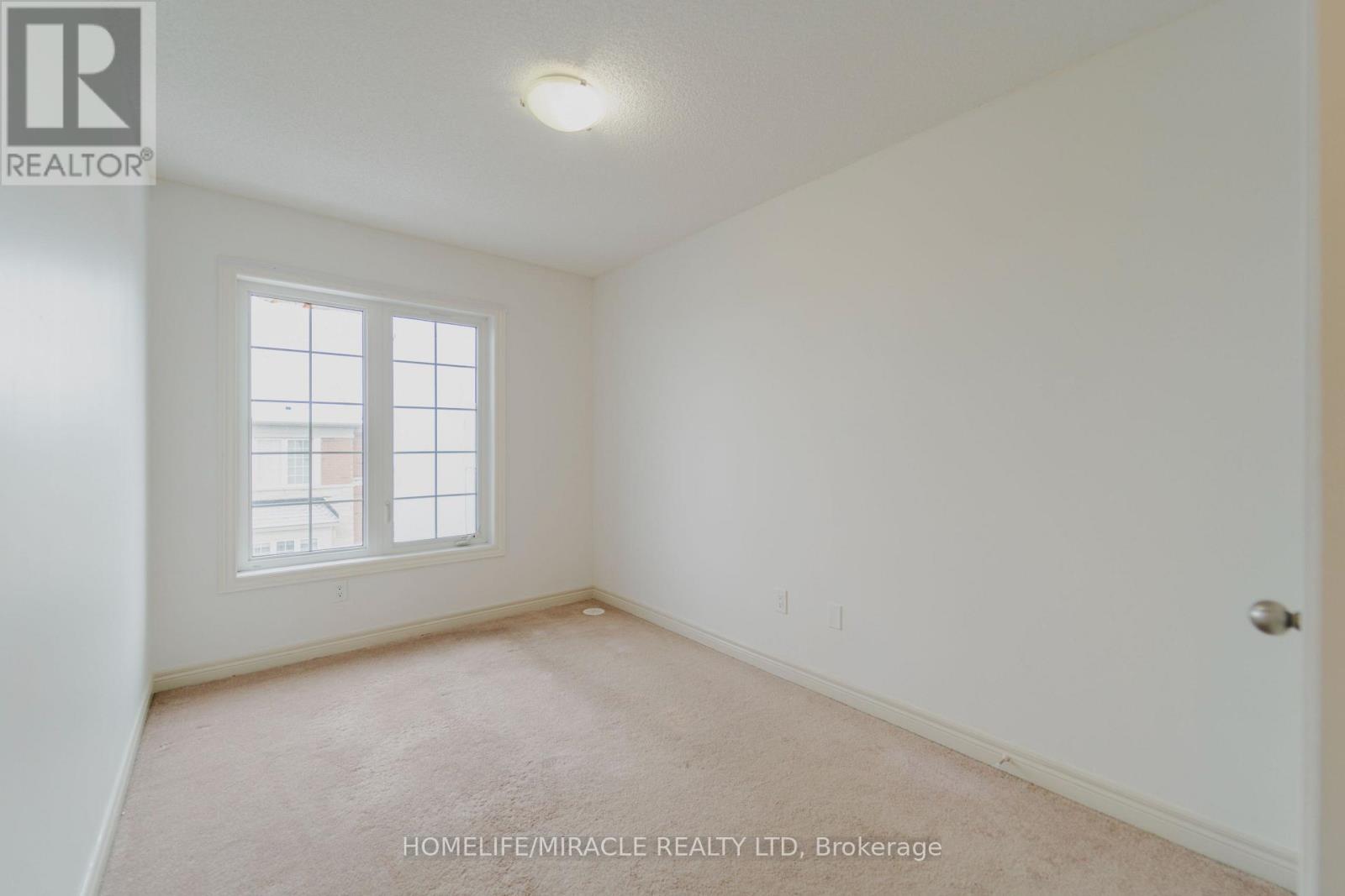 96 - 106 Aspen Hills Road, Brampton (Credit Valley), Ontario  L6Y 6E5 - Photo 15 - W12635174