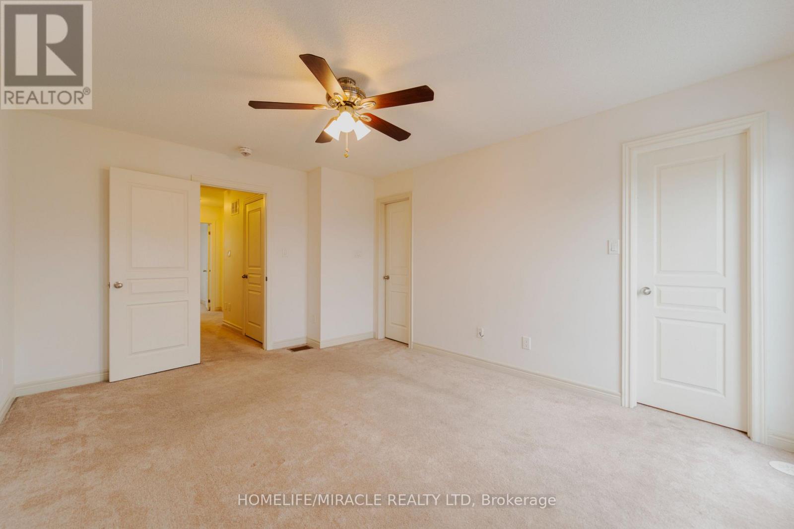 96 - 106 Aspen Hills Road, Brampton (Credit Valley), Ontario  L6Y 6E5 - Photo 18 - W12635174