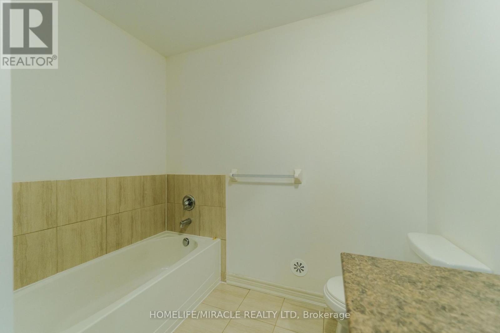 96 - 106 Aspen Hills Road, Brampton (Credit Valley), Ontario  L6Y 6E5 - Photo 29 - W12635174