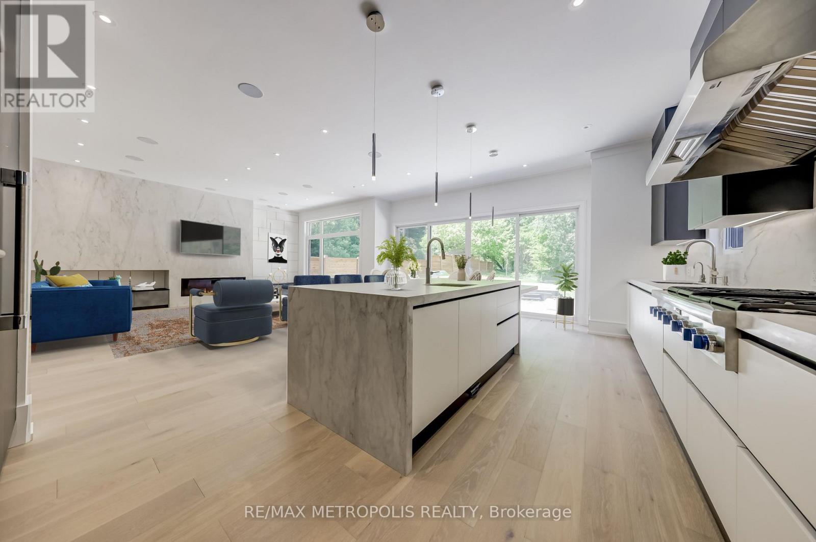 12 Bearwood Drive, Toronto (Edenbridge-Humber Valley), Ontario  M9A 4G4 - Photo 12 - W12635176