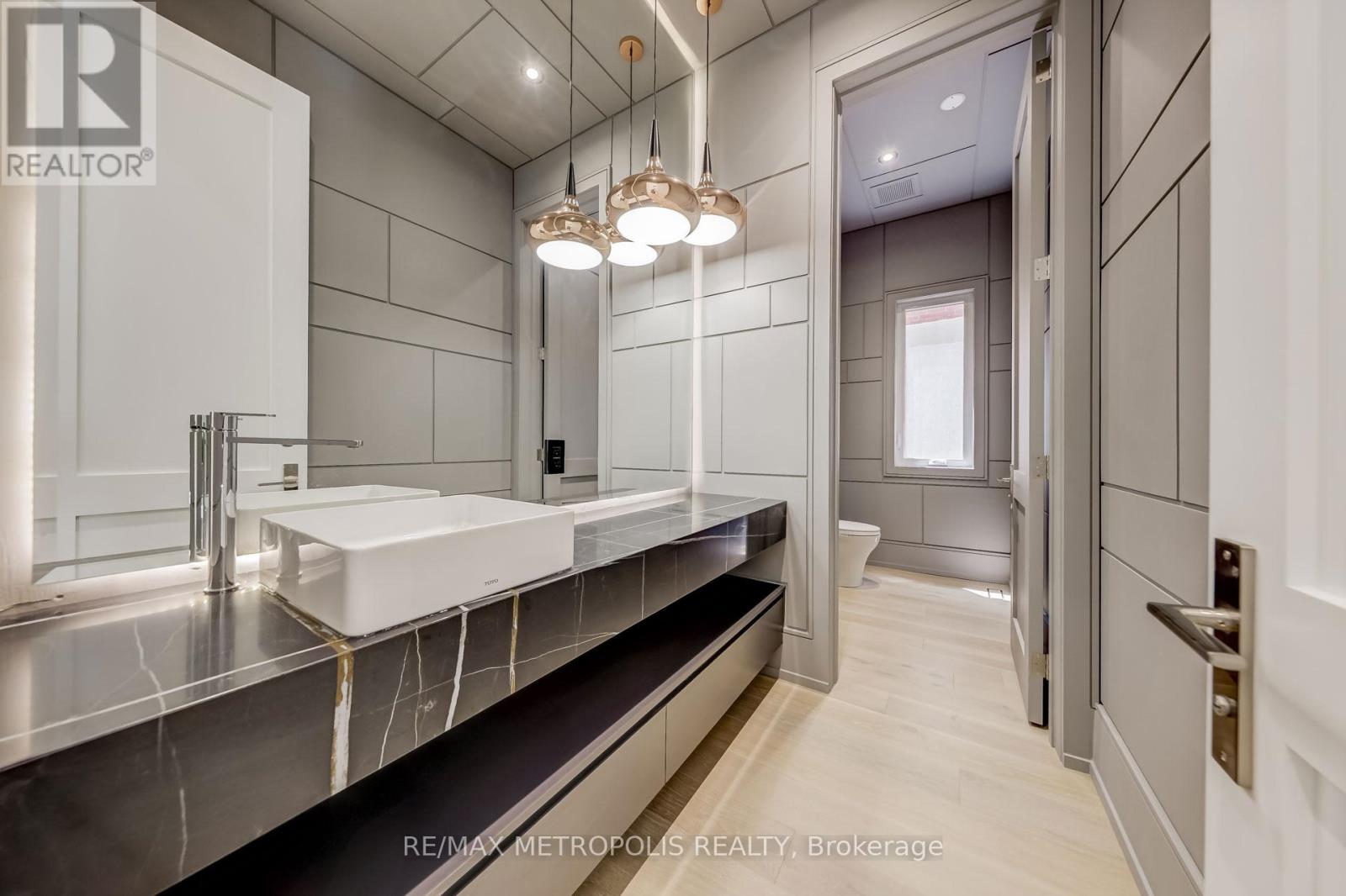 12 Bearwood Drive, Toronto (Edenbridge-Humber Valley), Ontario  M9A 4G4 - Photo 19 - W12635176