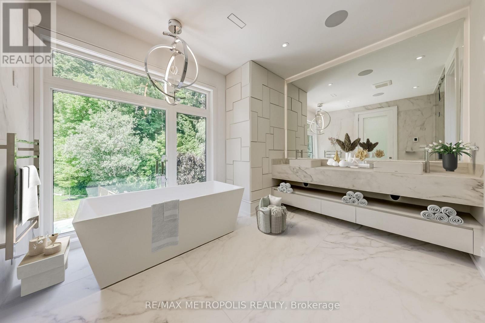 12 Bearwood Drive, Toronto (Edenbridge-Humber Valley), Ontario  M9A 4G4 - Photo 22 - W12635176