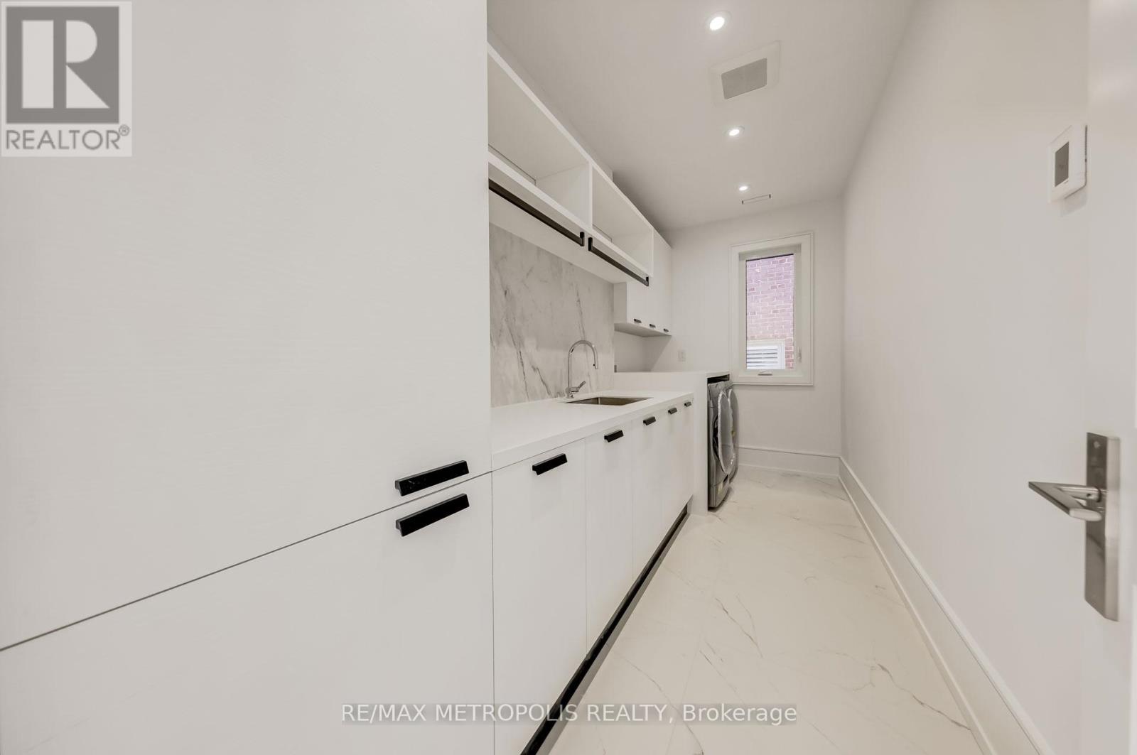 12 Bearwood Drive, Toronto (Edenbridge-Humber Valley), Ontario  M9A 4G4 - Photo 29 - W12635176