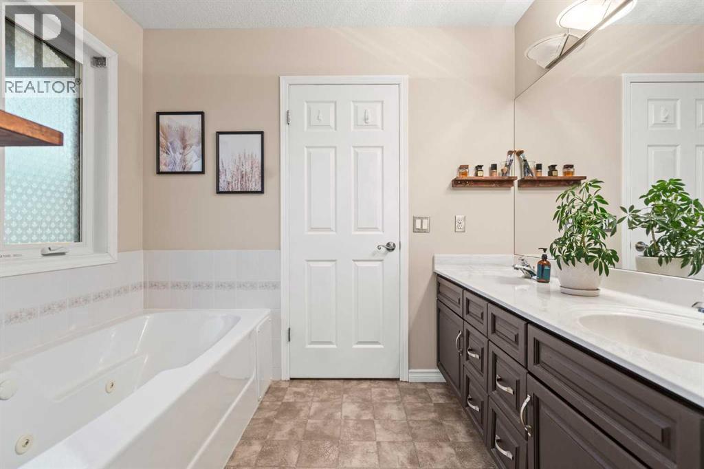 43 Sunset Crescent, Okotoks, Alberta T1S 1P3 - Photo 23 - A2267944