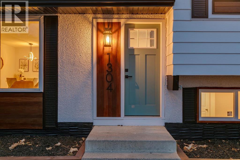 1304 Lake Sylvan Drive Se, Calgary, Alberta  T2J 4C8 - Photo 4 - A2270809