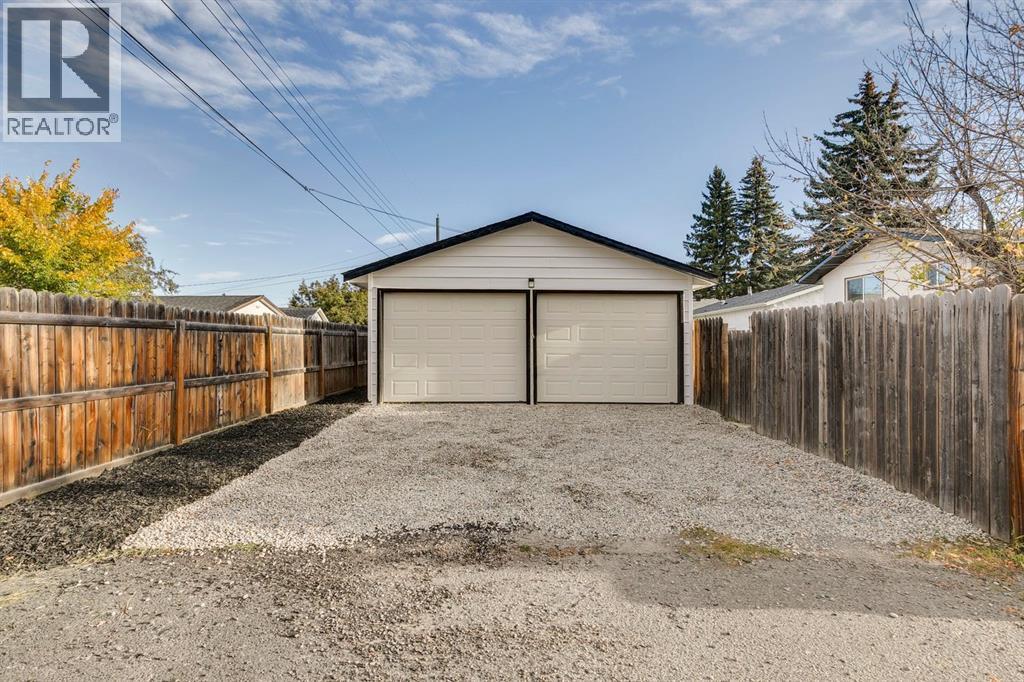 1304 Lake Sylvan Drive Se, Calgary, Alberta  T2J 4C8 - Photo 34 - A2270809