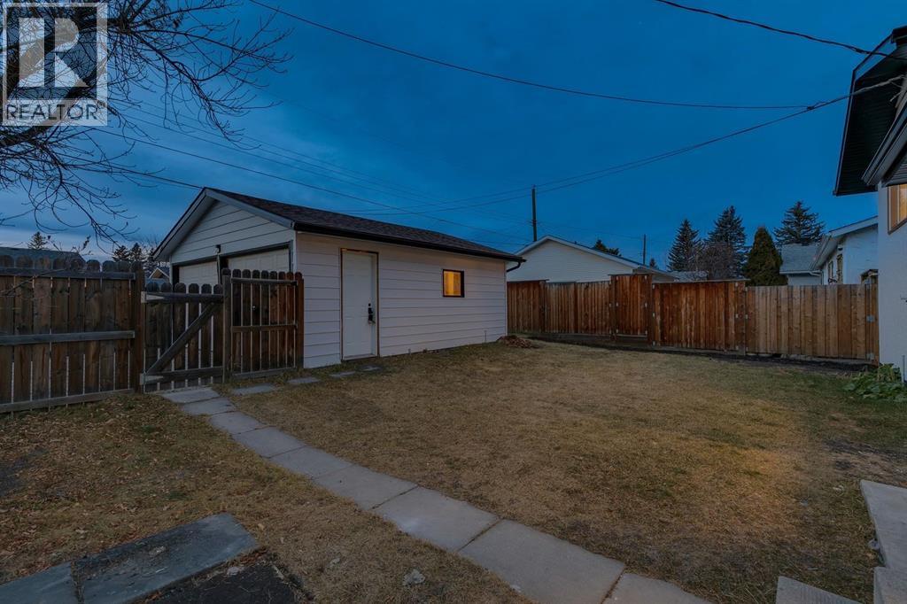 1304 Lake Sylvan Drive Se, Calgary, Alberta  T2J 4C8 - Photo 36 - A2270809