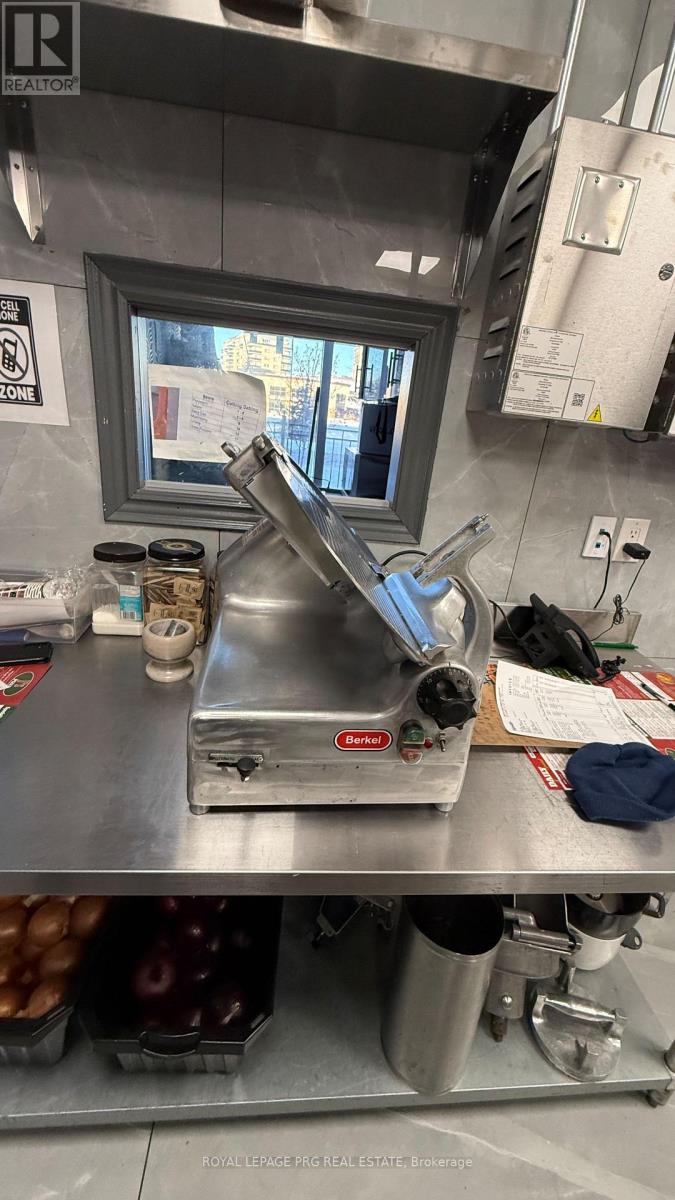 101 - 9280 Goreway Drive, Brampton, Ontario  L6P 4N1 - Photo 23 - W12632400