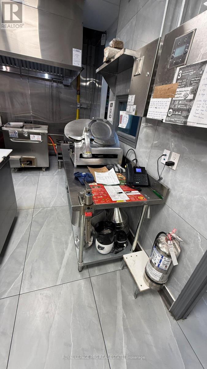 101 - 9280 Goreway Drive, Brampton, Ontario  L6P 4N1 - Photo 24 - W12632400