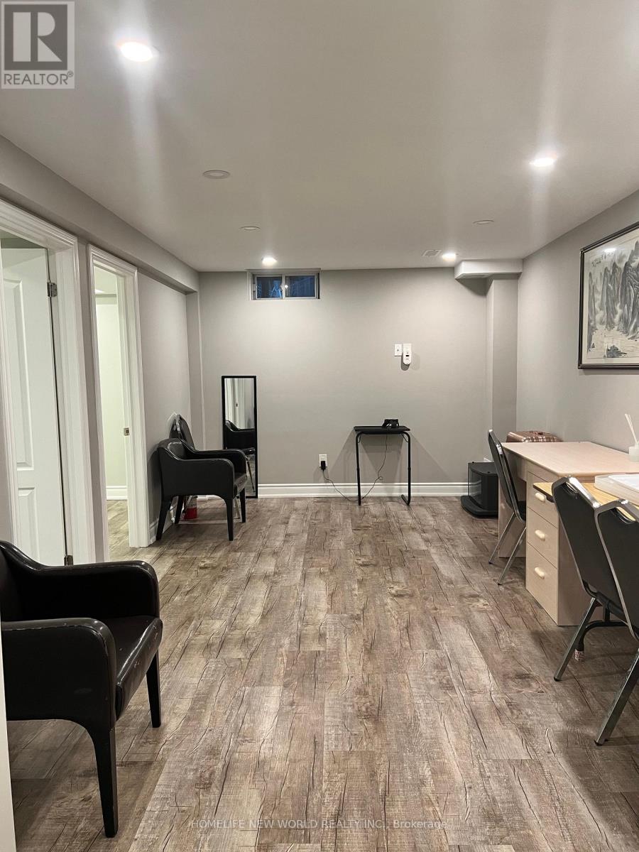 29 Courtfield Crescent, Markham, Ontario  L6C 2R8 - Photo 4 - N12631722