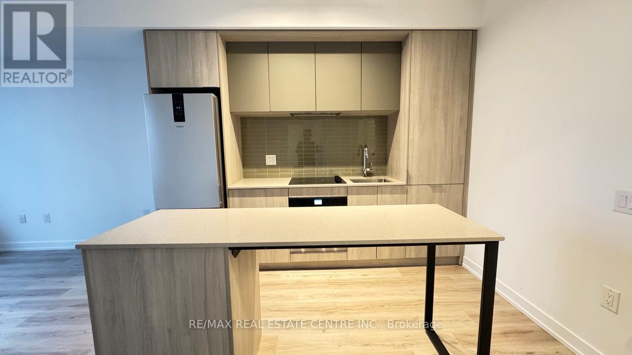 2402 - 395 Square One Drive, Mississauga, Ontario  L5B 0P6 - Photo 10 - W12634684