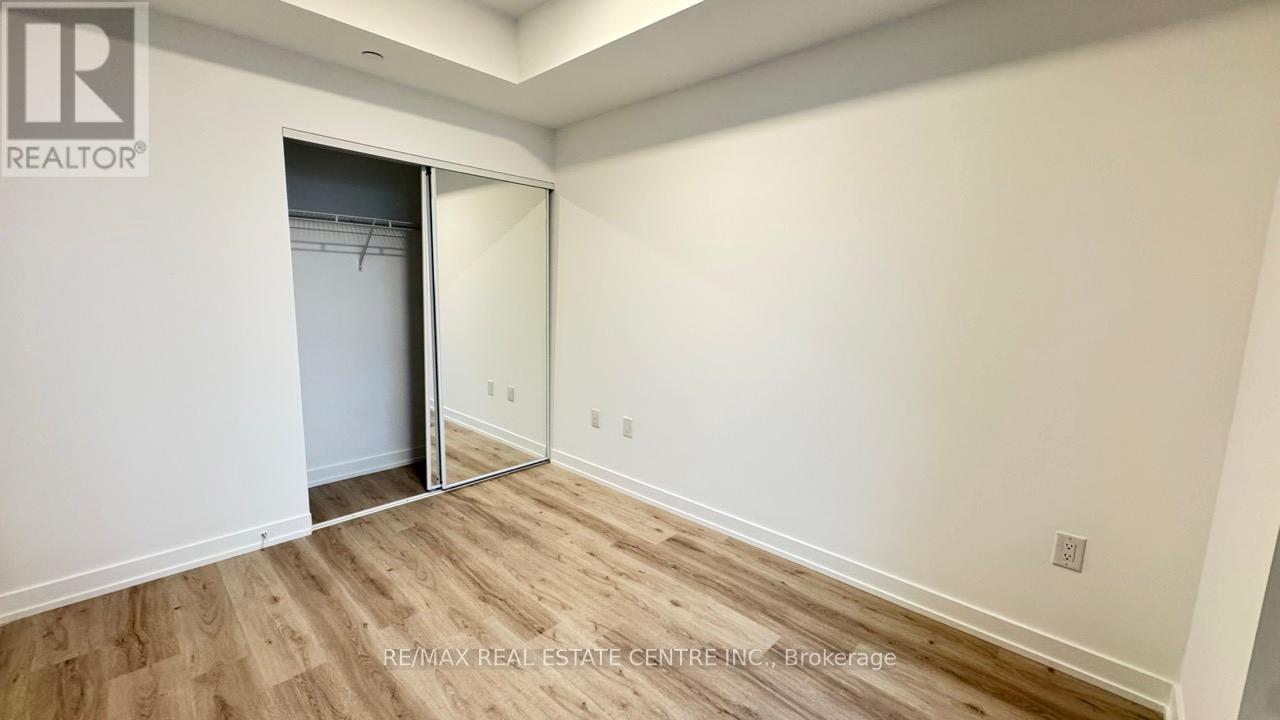 2402 - 395 Square One Drive, Mississauga, Ontario  L5B 0P6 - Photo 18 - W12634684