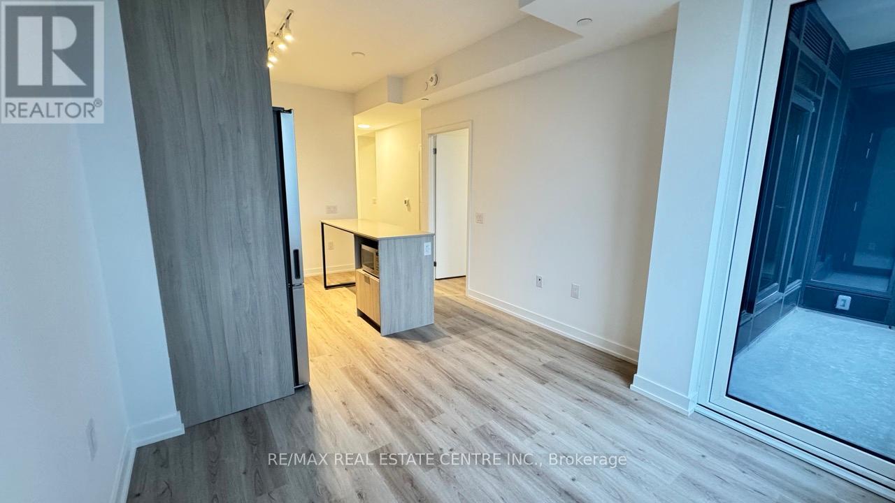 2402 - 395 Square One Drive, Mississauga, Ontario  L5B 0P6 - Photo 14 - W12634684