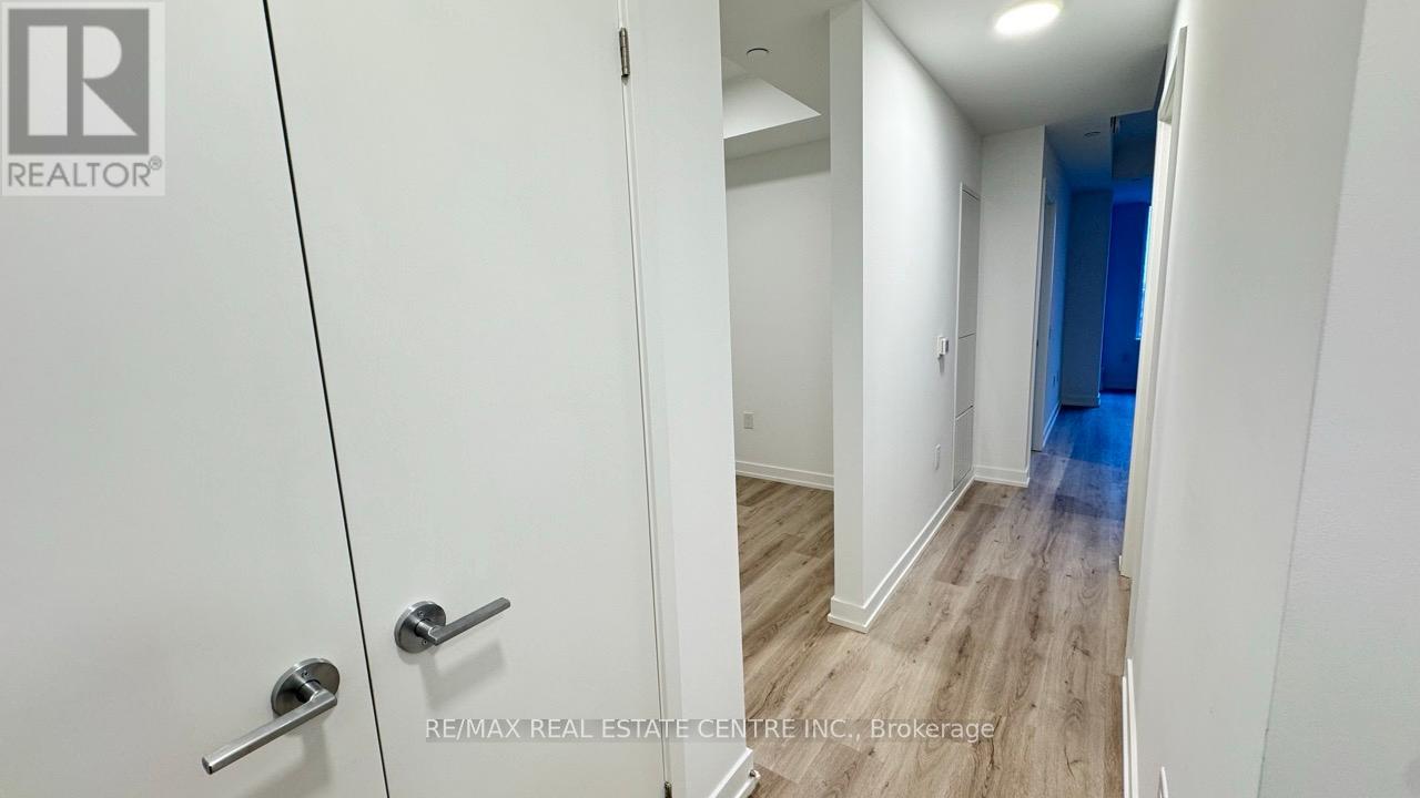 2402 - 395 Square One Drive, Mississauga, Ontario  L5B 0P6 - Photo 4 - W12634684