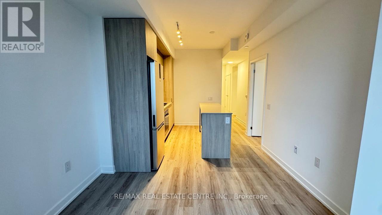 2402 - 395 Square One Drive, Mississauga, Ontario  L5B 0P6 - Photo 15 - W12634684