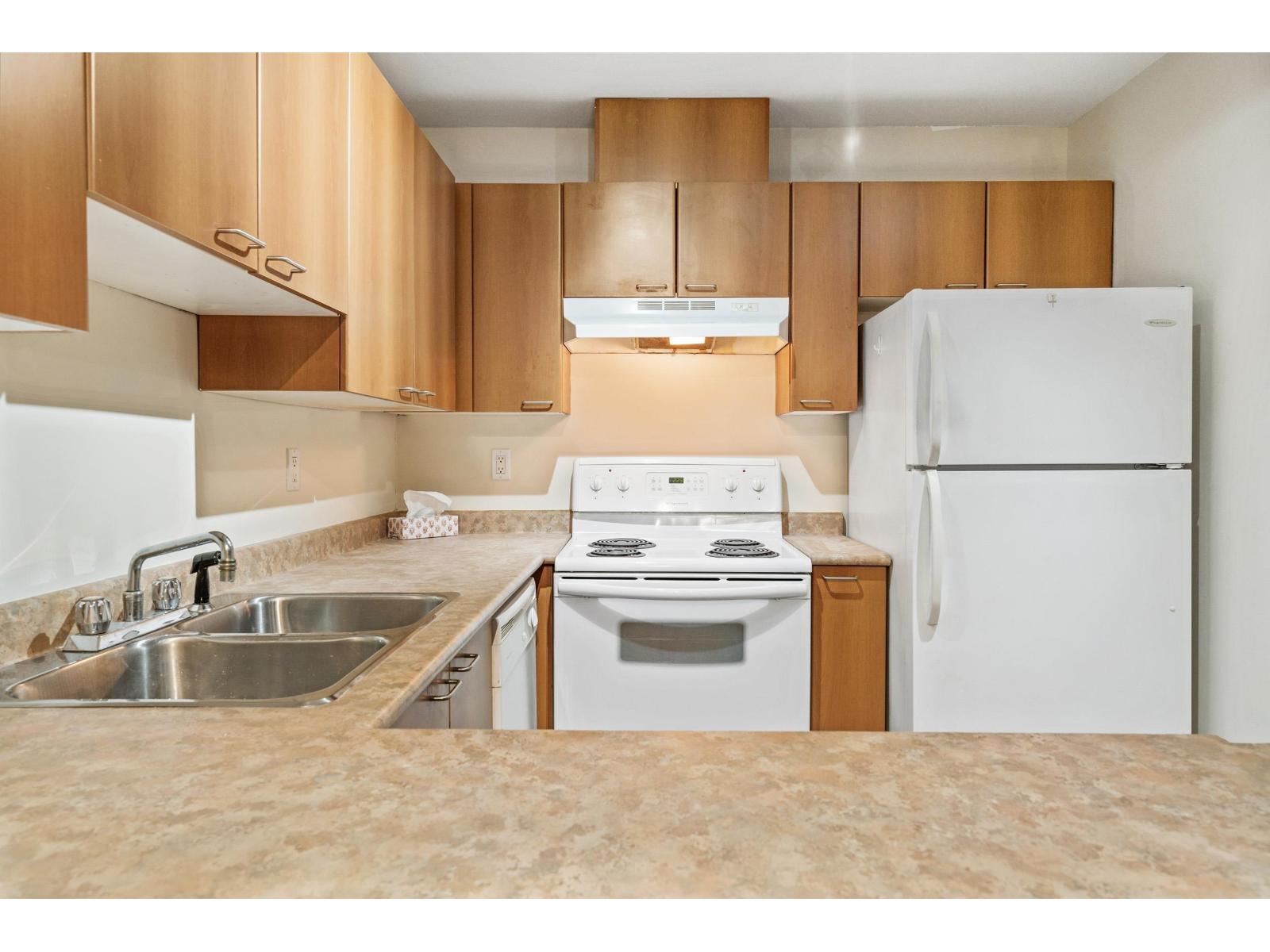 421 12083 92a Avenue, Surrey, British Columbia  V3V 8C8 - Photo 8 - R3073828