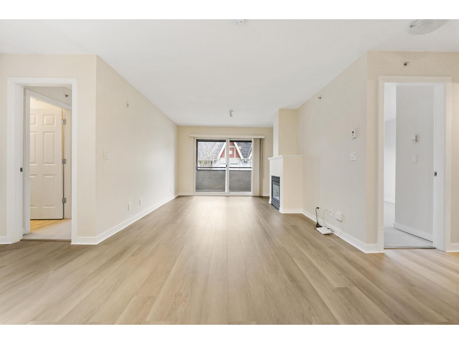 421 12083 92a Avenue, Surrey, British Columbia  V3V 8C8 - Photo 4 - R3073828