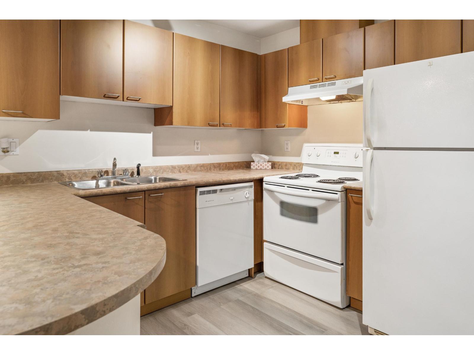 421 12083 92a Avenue, Surrey, British Columbia  V3V 8C8 - Photo 11 - R3073828