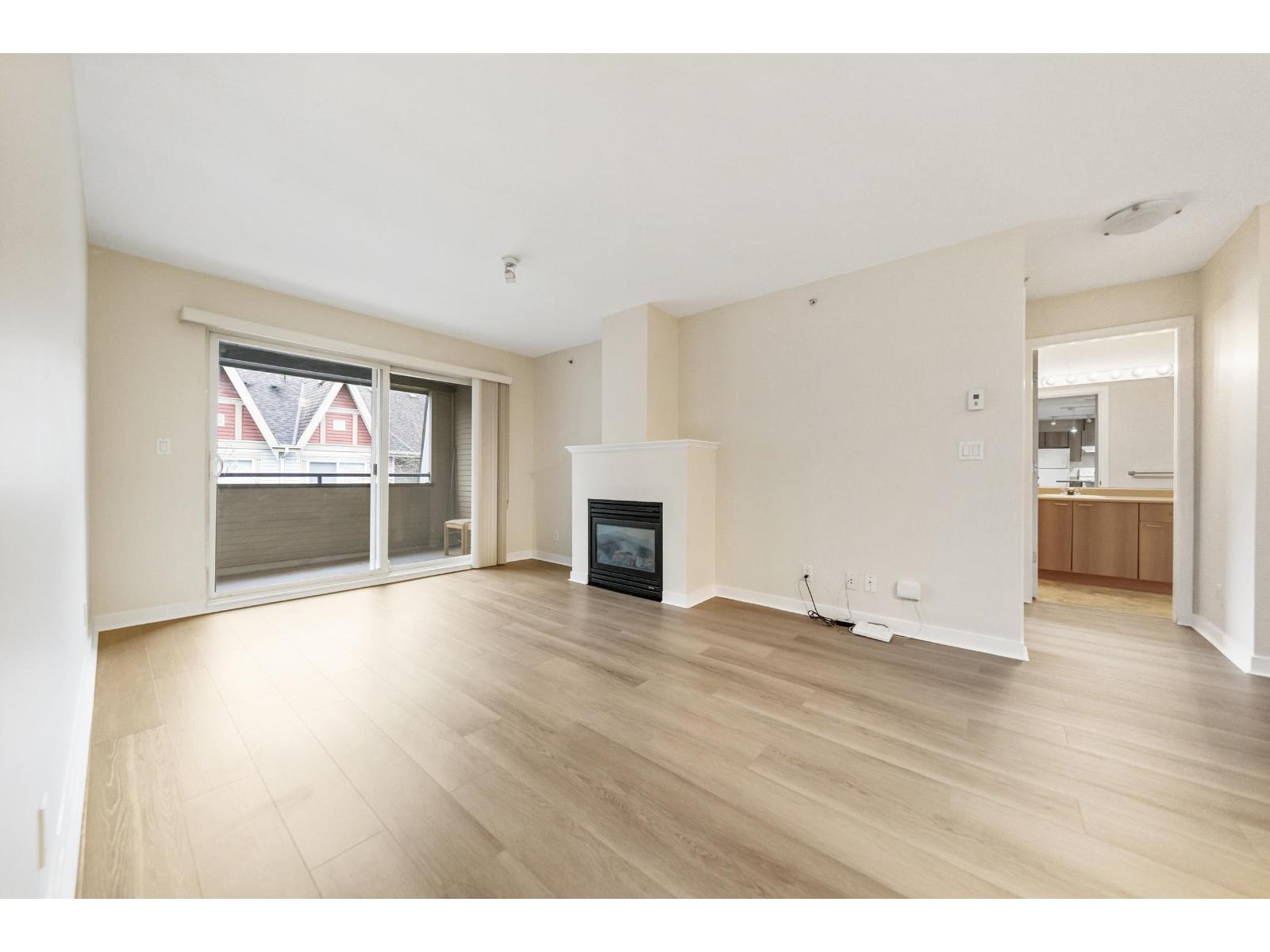 421 12083 92a Avenue, Surrey, British Columbia  V3V 8C8 - Photo 5 - R3073828