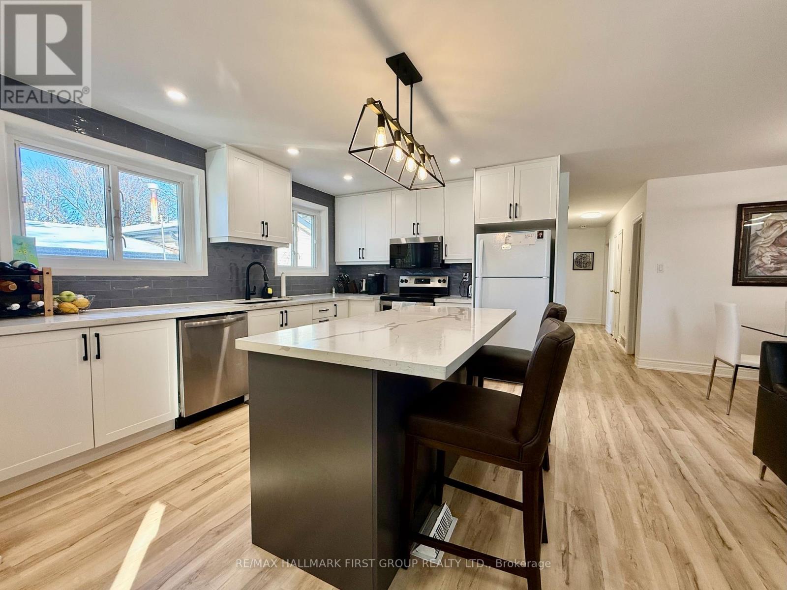 851 Bem Avenue, Pickering, Ontario  L1W 1X2 - Photo 4 - E12633864