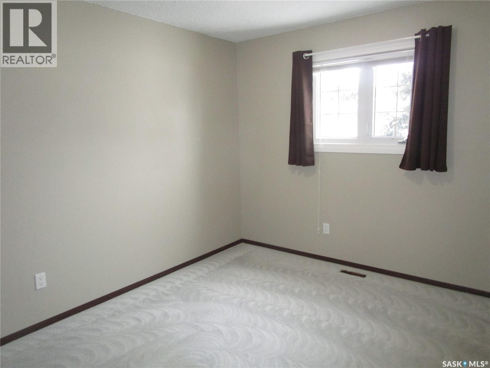 1003 1st Street W, Assiniboia, Saskatchewan  S0H 0B0 - Photo 10 - SK025644