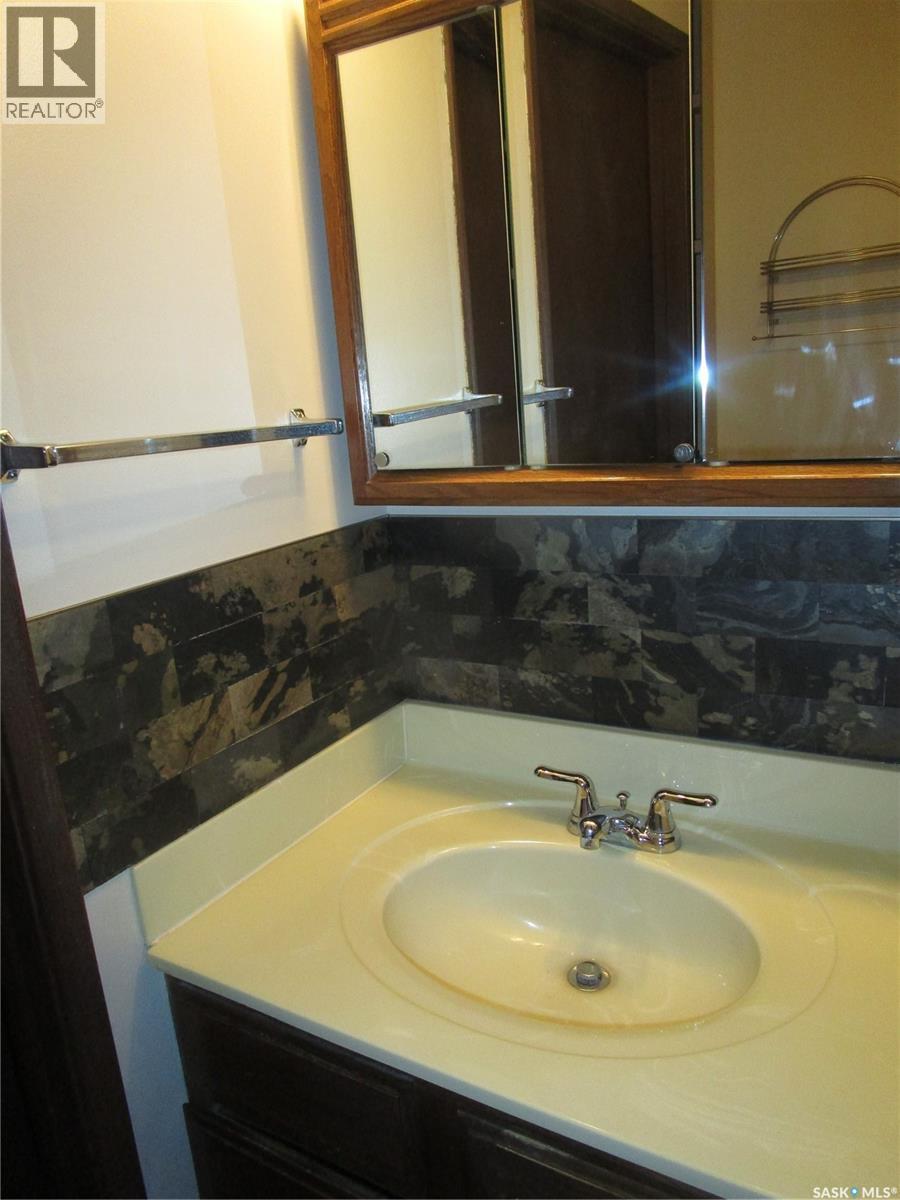 1003 1st Street W, Assiniboia, Saskatchewan  S0H 0B0 - Photo 15 - SK025644