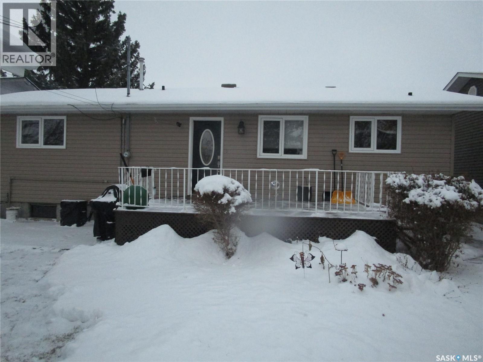 1003 1st Street W, Assiniboia, Saskatchewan  S0H 0B0 - Photo 2 - SK025644