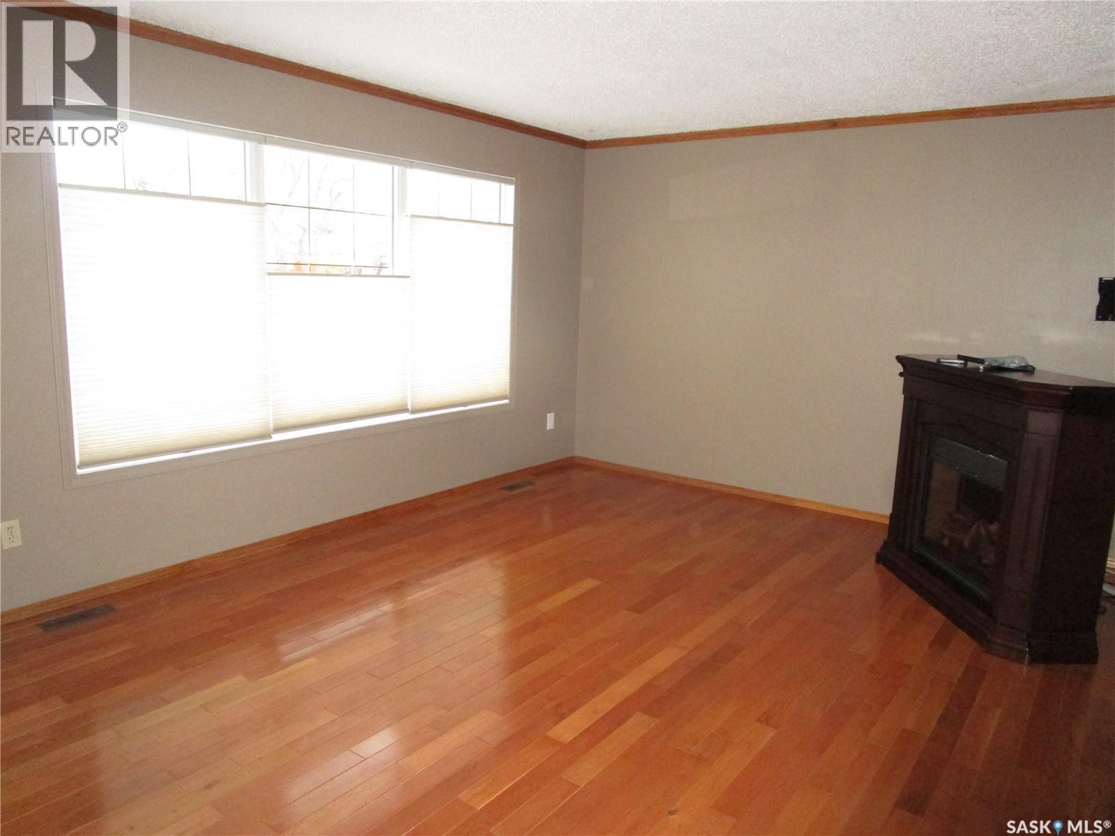 1003 1st Street W, Assiniboia, Saskatchewan  S0H 0B0 - Photo 7 - SK025644