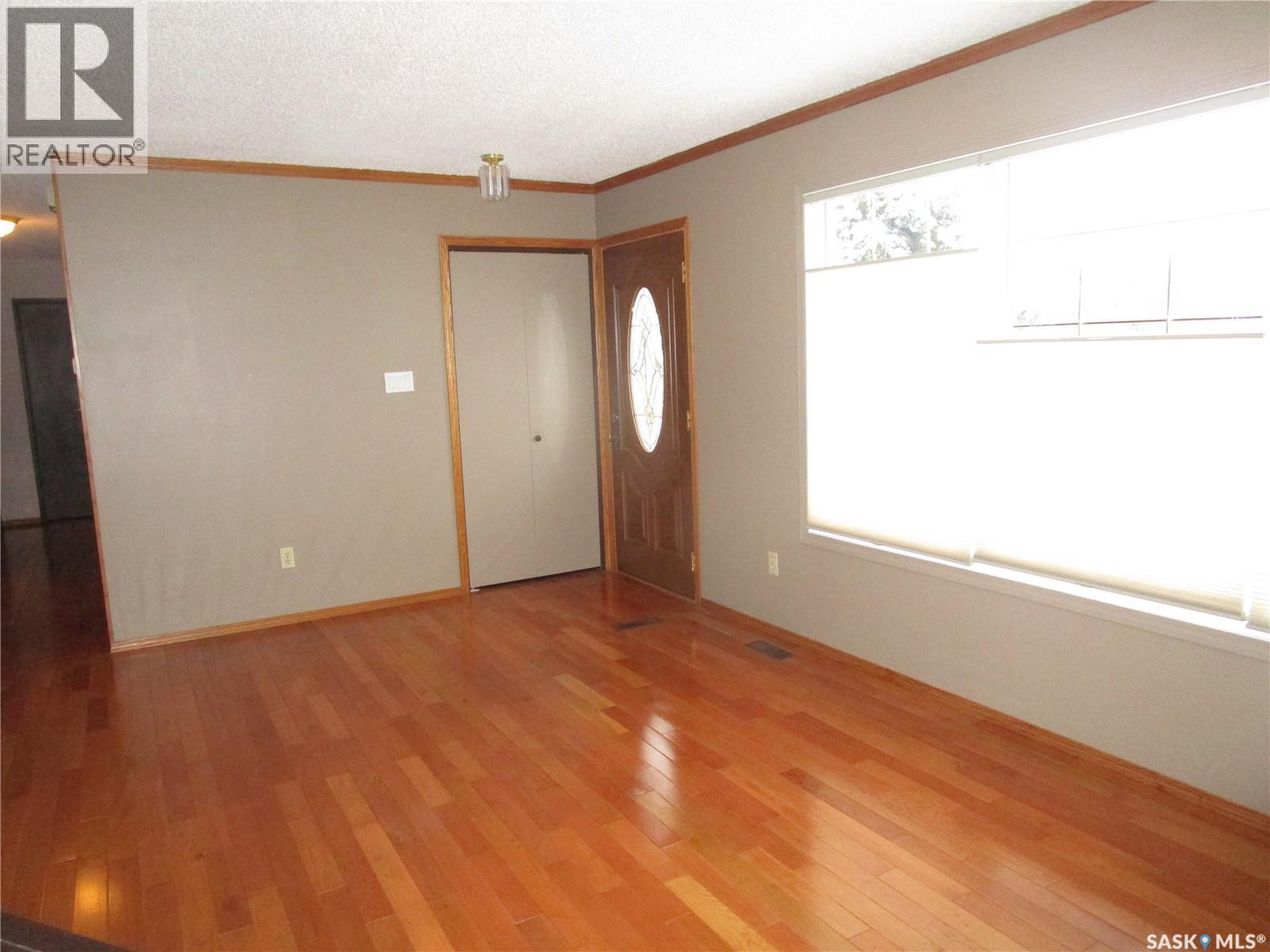 1003 1st Street W, Assiniboia, Saskatchewan  S0H 0B0 - Photo 8 - SK025644