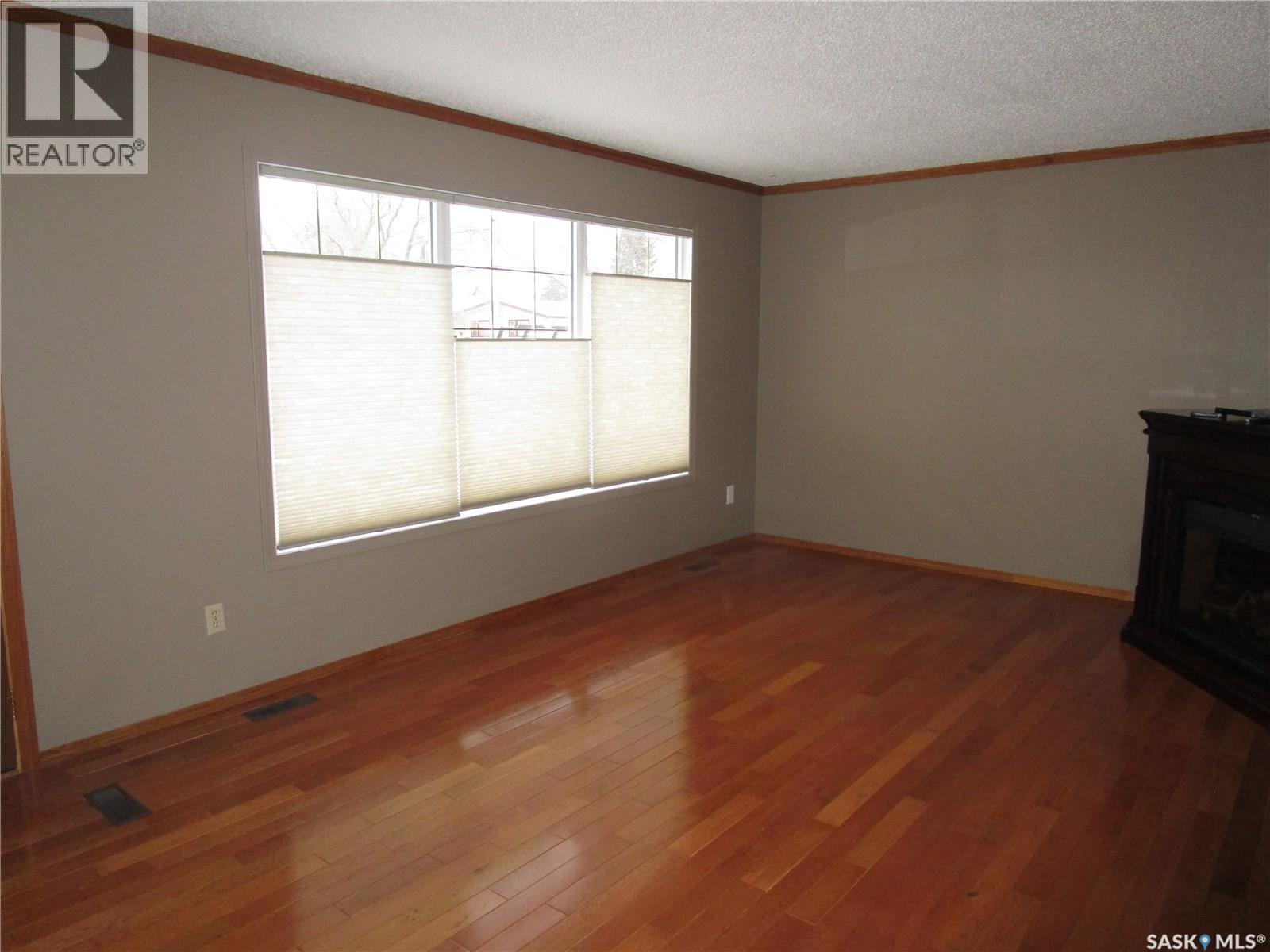 1003 1st Street W, Assiniboia, Saskatchewan  S0H 0B0 - Photo 9 - SK025644