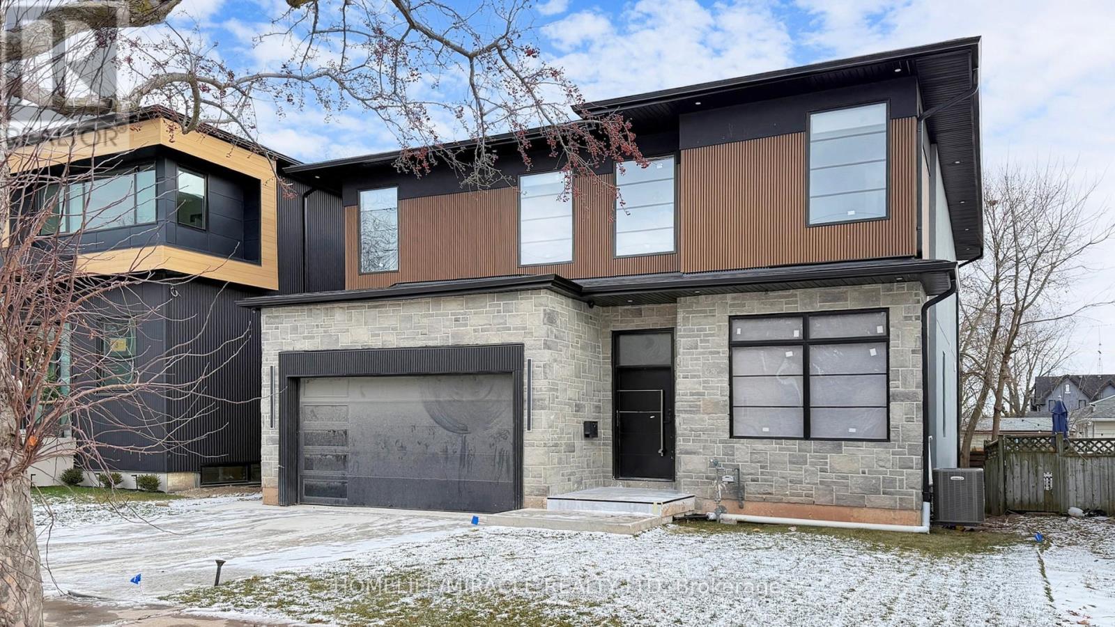 150 STEWART STREET, oakville (co central), Ontario